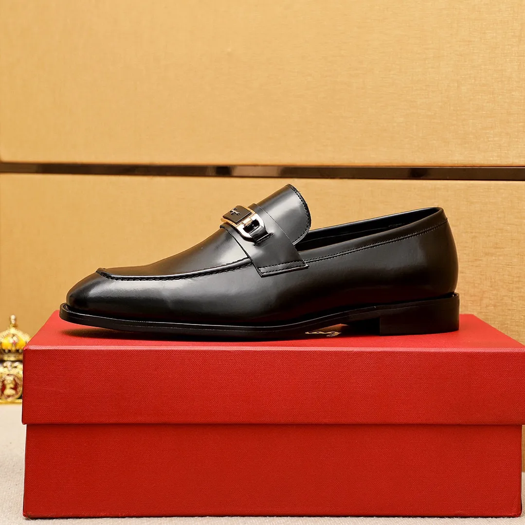 Men's shoes 💰480 💐 Product trademark: Ferragamo "Ferragamo" casual leather shoes Regular size: 38-44 (45.46🉑️customized) Product materials: Selected imported first-layer open-edge beaded cowhide leather upper + luxury hardware buckle, imported water-dyed cowhide leather lining. Strong three-dimensional visual effect, original rubber outsole Color: 1⃣️color optional